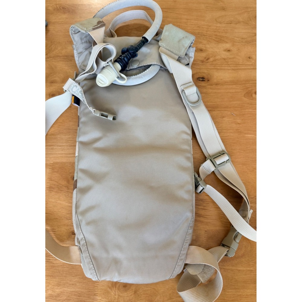 CamelBak Maximum Gear Hydration Pack Desert Camo Cordura Tactical Backpack - Picture 5 of 6